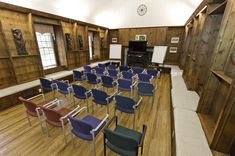 Upmeads (lecture-style arrangement)