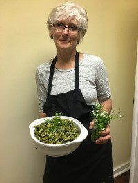 Kitchen volunteer Sandy Gargus